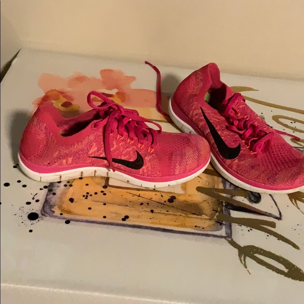 Pink Nike running shoes! 💕